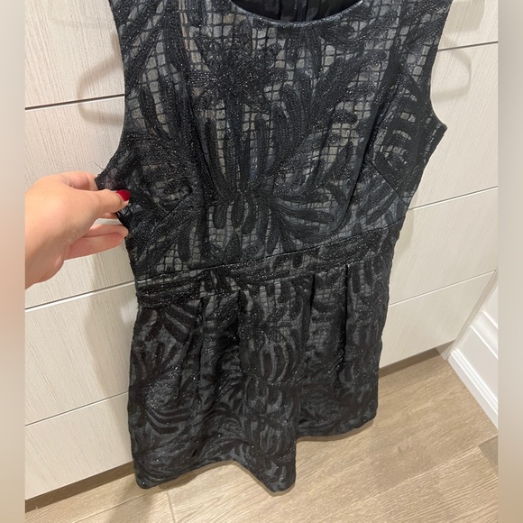 Stunning holiday dress, size 6 - Picture 3 of 3